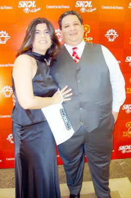 Aniversariante da semana (sábado): Corrêa Neves Júnior (foto com a mulher Milena)